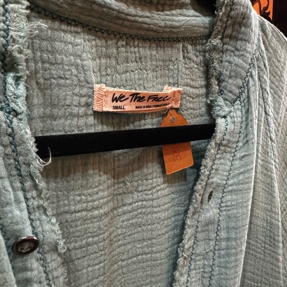 We The Free Sage Green Casual Button Down Shirt - Picture 2 of 3